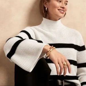 BANANA REPUBLIC White and Black Striped Mariner Sweater